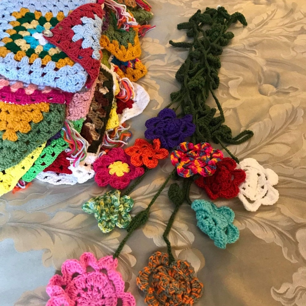 FARMHOUSE HANDMADE GRANNY SQUARE QUEEN BLANKET - Picture 6 of 8
